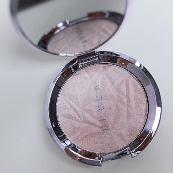 Becca Shimmering Skin Perfector Pressed Prismatic Amethyst - Picture 5 of 6
